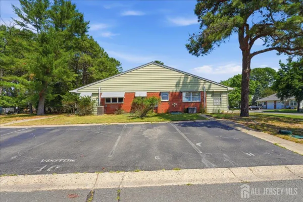 Property Slideshow image 2 of 25 | 10 bennington ln h, Manchester, NJ, 08759
