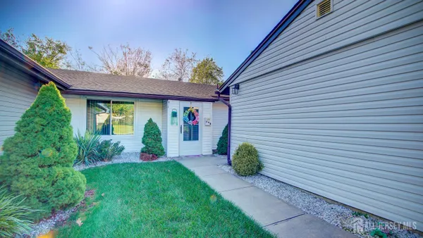 Property Slideshow image 3 of 33 | 84-b chatham dr, Monroe, NJ, 08831