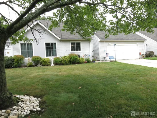 Property Slideshow image 2 of 15 | 640 madison dr b, Monroe, NJ, 08831
