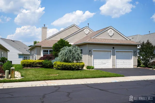 Property Slideshow image 2 of 25 | 64 viineyard ct, Monroe, NJ, 08831