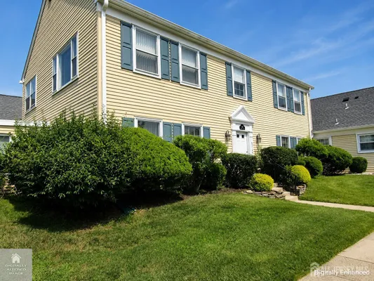 Property Slideshow image 2 of 11 | 572 westport ln n, Monroe, NJ, 08831