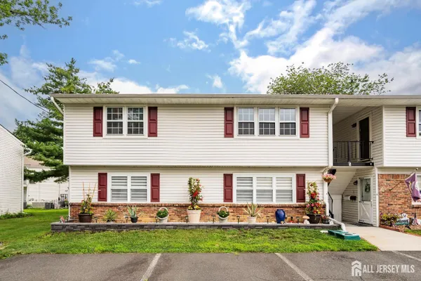 Property Slideshow image 2 of 6 | 5 pennsylvania dr, Matawan, NJ, 07747