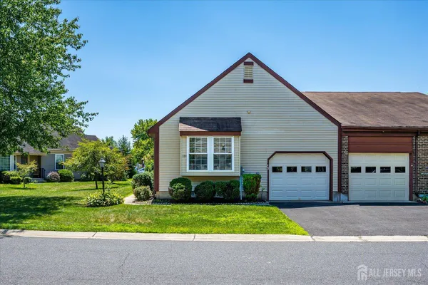 Property Slideshow image 2 of 22 | 10-b betsy ross dr, Monroe, NJ, 08831