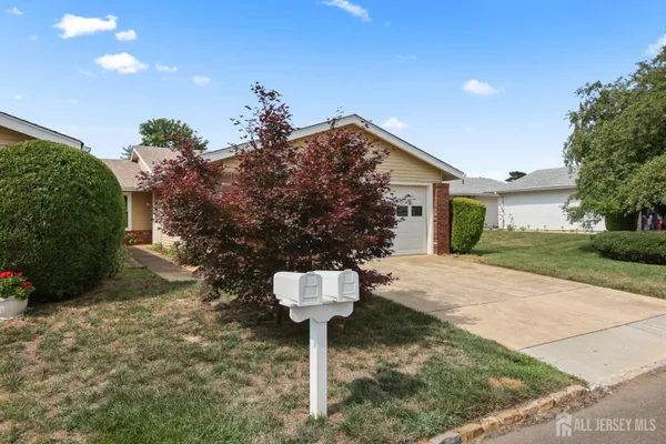Property Slideshow image 3 of 33 | 316-b jutland dr, Monroe, NJ, 08831