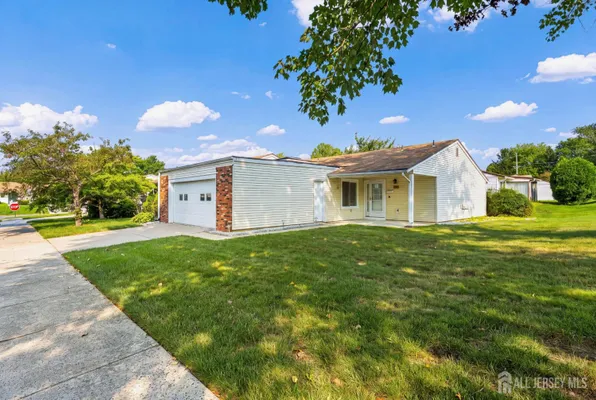Property Slideshow image 2 of 22 | 110-c chatham dr, Monroe, NJ, 08831