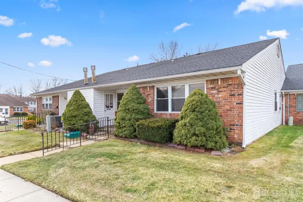 Property Slideshow image 3 of 30 | 26 galewood dr, Matawan, NJ, 07747