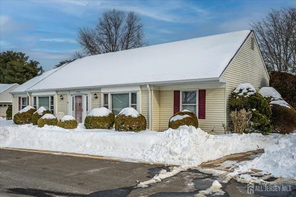 Property Slideshow image 3 of 50 | 628 windsor way b, Monroe, NJ, 08831