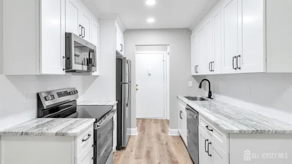 Property Slideshow image 2 of 24 | 204 covered bridge blvd k, Manalapan, NJ, 07726