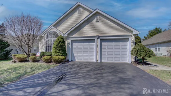 Property Slideshow image 2 of 32 | 20 winding river rd, Lakewood, NJ, 08701