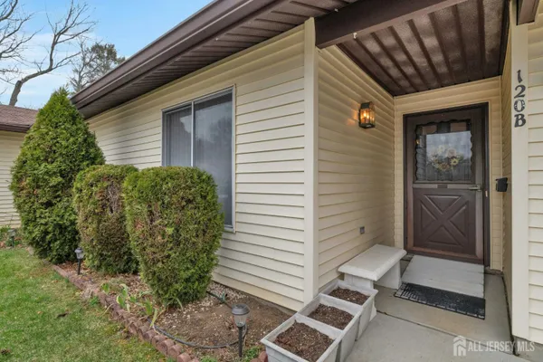 Property Slideshow image 3 of 31 | 120 ironwood plz b, Monroe, NJ, 08831