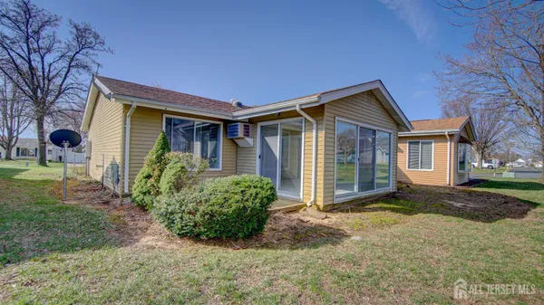 Property Slideshow image 3 of 38 | 370-b duranta plz, Monroe, NJ, 08831