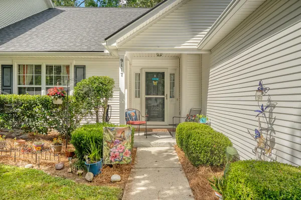 Property Slideshow image 3 of 38 | 9117 woodcreek ct, North Charleston, SC, 29406