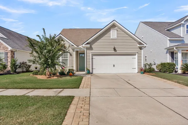 Property Slideshow image 2 of 58 | 307 fish creek ct, Summerville, SC, 29486