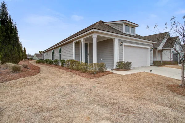 Property Slideshow image 2 of 38 | 331 dahlia row dr, Summerville, SC, 29486