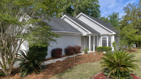 Property Slideshow image 3 of 53 | 2461 shadowcreek ct, North Charleston, SC, 29406