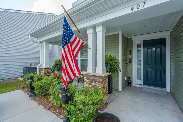 Property Slideshow image 3 of 62 | 407 seaside trl, Summerville, SC, 29486