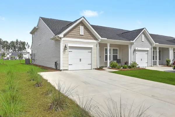 Property Slideshow image 2 of 36 | 941 dusk dr, Summerville, SC, 29486