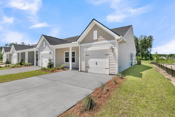 Property Slideshow image 3 of 40 | 1067 dusk dr, Summerville, SC, 29486