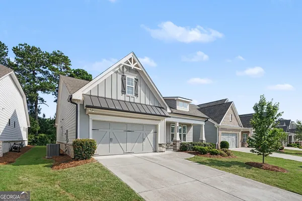 Property Slideshow image 2 of 26 | 577 barlow pl, Grayson, GA, 30017
