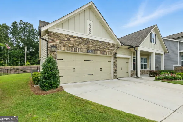 Property Slideshow image 3 of 70 | 7080 cottage grove dr, Flowery Branch, GA, 30542