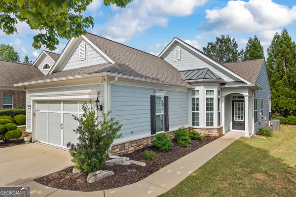 Property Slideshow image 2 of 39 | 6233 greenstone cir, Hoschton, GA, 30548