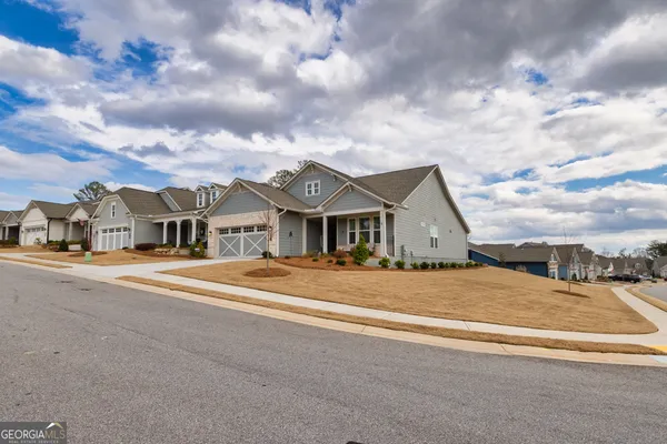 Property Slideshow image 2 of 16 | 123 rabun ct, Hoschton, GA, 30548