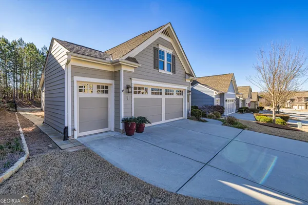 Property Slideshow image 2 of 41 | 211 spruce pine cir, Peachtree City, GA, 30269