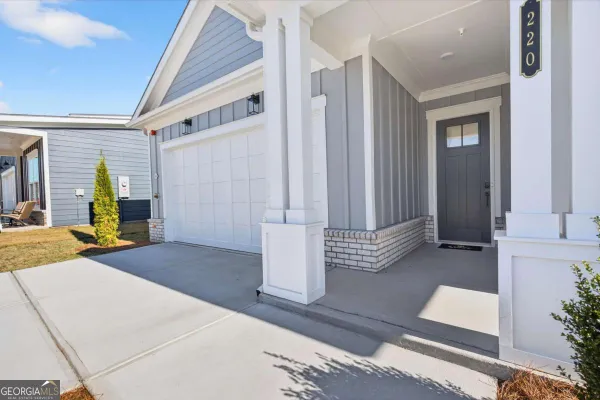 Property Slideshow image 2 of 38 | 220 vinca cir nw, Kennesaw, GA, 30144