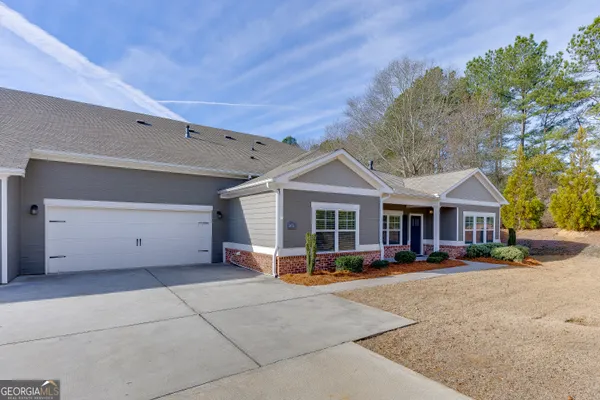 Property Slideshow image 2 of 35 | 2476 rathburn cir, Loganville, GA, 30052