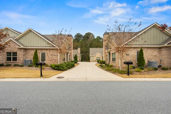 Property Slideshow image 2 of 29 | 1976 grove field ln 33, Marietta, GA, 30064