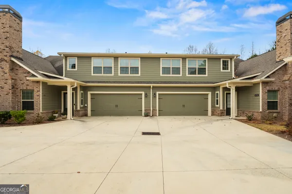 Property Slideshow image 3 of 29 | 1976 grove field ln 33, Marietta, GA, 30064