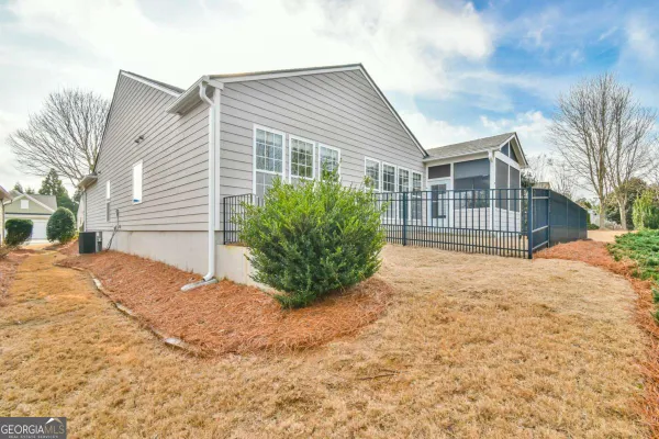 Property Slideshow image 3 of 45 | 6468 lantern rdg, Hoschton, GA, 30548