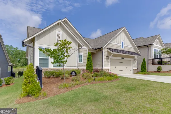 Property Slideshow image 2 of 43 | 6996 river rock dr, Flowery Branch, GA, 30542