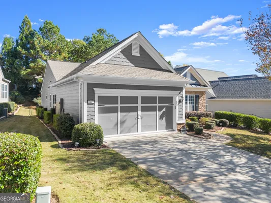 Property Slideshow image 2 of 53 | 6443 autumn crest ln, Hoschton, GA, 30548