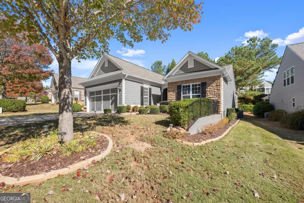 Property Slideshow image 3 of 53 | 6443 autumn crest ln, Hoschton, GA, 30548