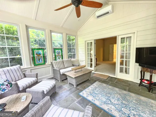 Property Slideshow image 3 of 43 | 1081 lakefront ct, Greensboro, GA, 30642