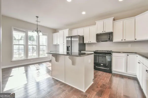 Property Slideshow image 3 of 54 | 6484 lantern rdg, Hoschton, GA, 30548