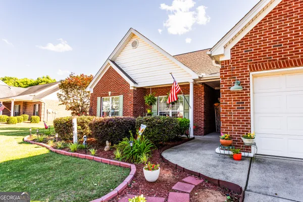 Property Slideshow image 2 of 31 | 381 crossroads dr, Social Circle, GA, 30025