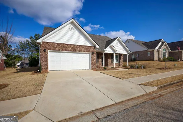 Property Slideshow image 3 of 40 | 210 park place trl, Social Circle, GA, 30025