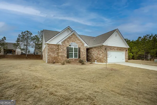 Property Slideshow image 2 of 48 | 1007 towne cir, Social Circle, GA, 30025