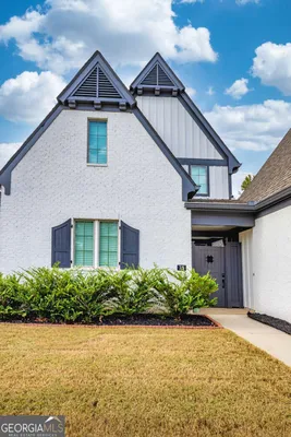 Property Slideshow image 2 of 39 | 75 arbor garden cir # 1, Newnan, GA, 30265