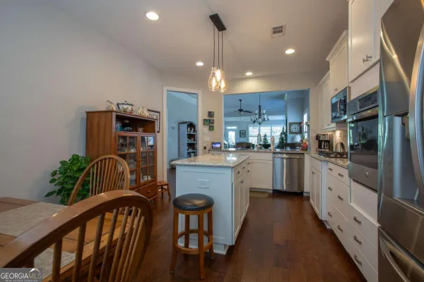 Property Slideshow image 3 of 14 | 4014 lavender pt, Gainesville, GA, 30504