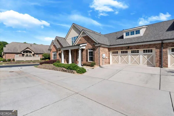 Property Slideshow image 2 of 47 | 2714 middlecreek way, Cumming, GA, 30041