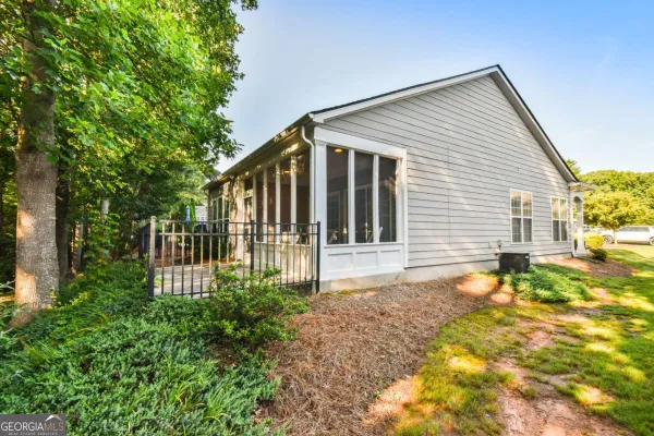 Property Slideshow image 2 of 44 | 6235 brookside ln, Hoschton, GA, 30548