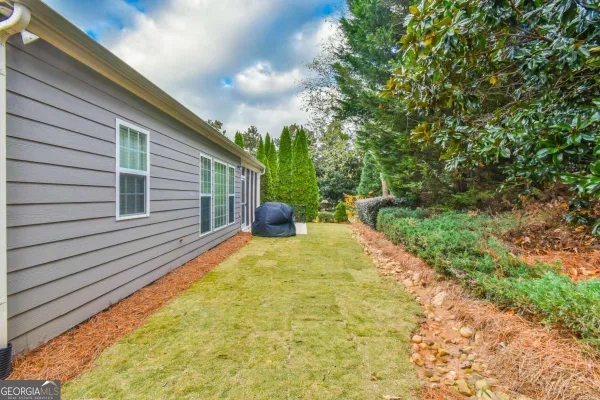 Property Slideshow image 3 of 48 | 6407 autumn crest ln, Hoschton, GA, 30548