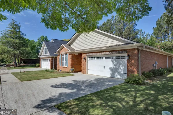 Property Slideshow image 2 of 39 | 10184 malcolm dr, Covington, GA, 30014