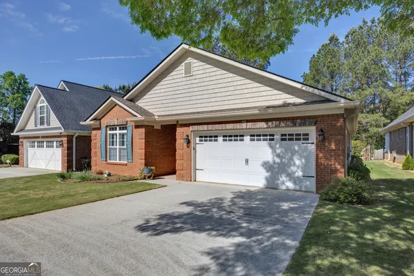 Property Slideshow image 3 of 39 | 10184 malcolm dr, Covington, GA, 30014