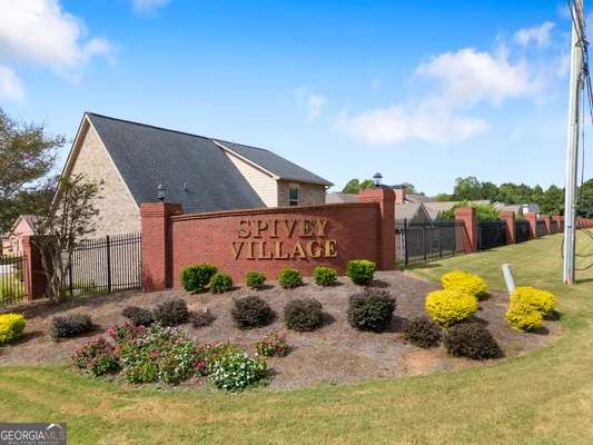 Property Slideshow image 2 of 29 | 1979 spivey village dr, Jonesboro, GA, 30236