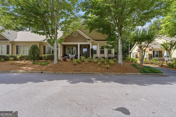 Property Slideshow image 2 of 34 | 1035 brook knoll ln 302, Cumming, GA, 30041