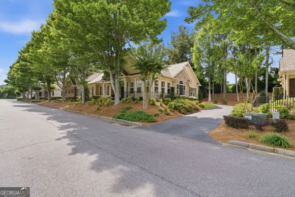 Property Slideshow image 3 of 34 | 1035 brook knoll ln 302, Cumming, GA, 30041